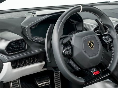 Used 2023 Lamborghini Huracan Tecnica image 13