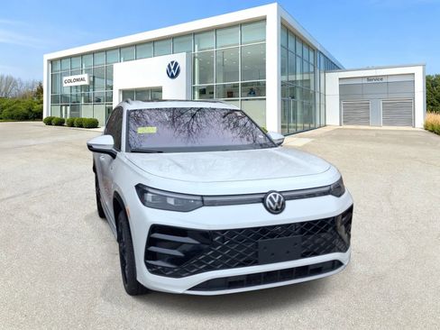 New 2026 Volkswagen Tiguan SEL R-Line AWD/4WD image 4