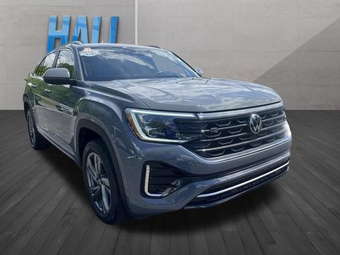 Certified 2024 Volkswagen Atlas Cross Sport SEL R-Line AWD/4WD image 8