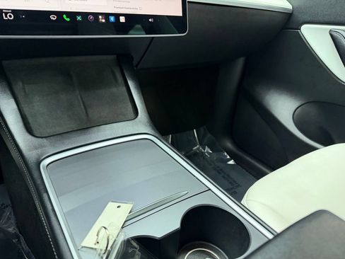 Used 2022 Tesla Model Y Performance AWD/4WD image 26