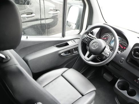 Used 2024 Mercedes-Benz Sprinter 2500 image 12