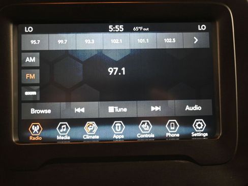 Used 2018 Jeep Renegade Latitude w/ Cold Weather Group image 19