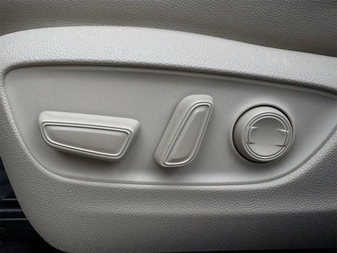 Used 2023 Toyota Highlander Limited image 26