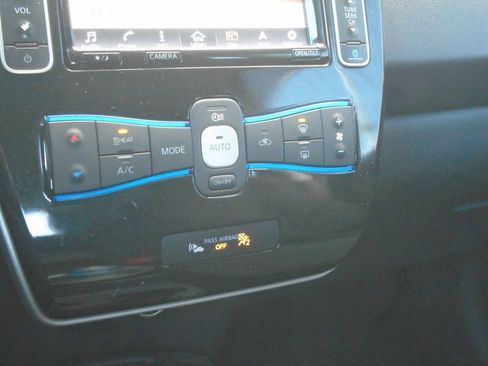 Used 2017 Nissan Leaf SV w/ Premium Package image 23