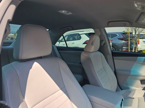 Used 2017 Toyota Camry XLE FWD image 11
