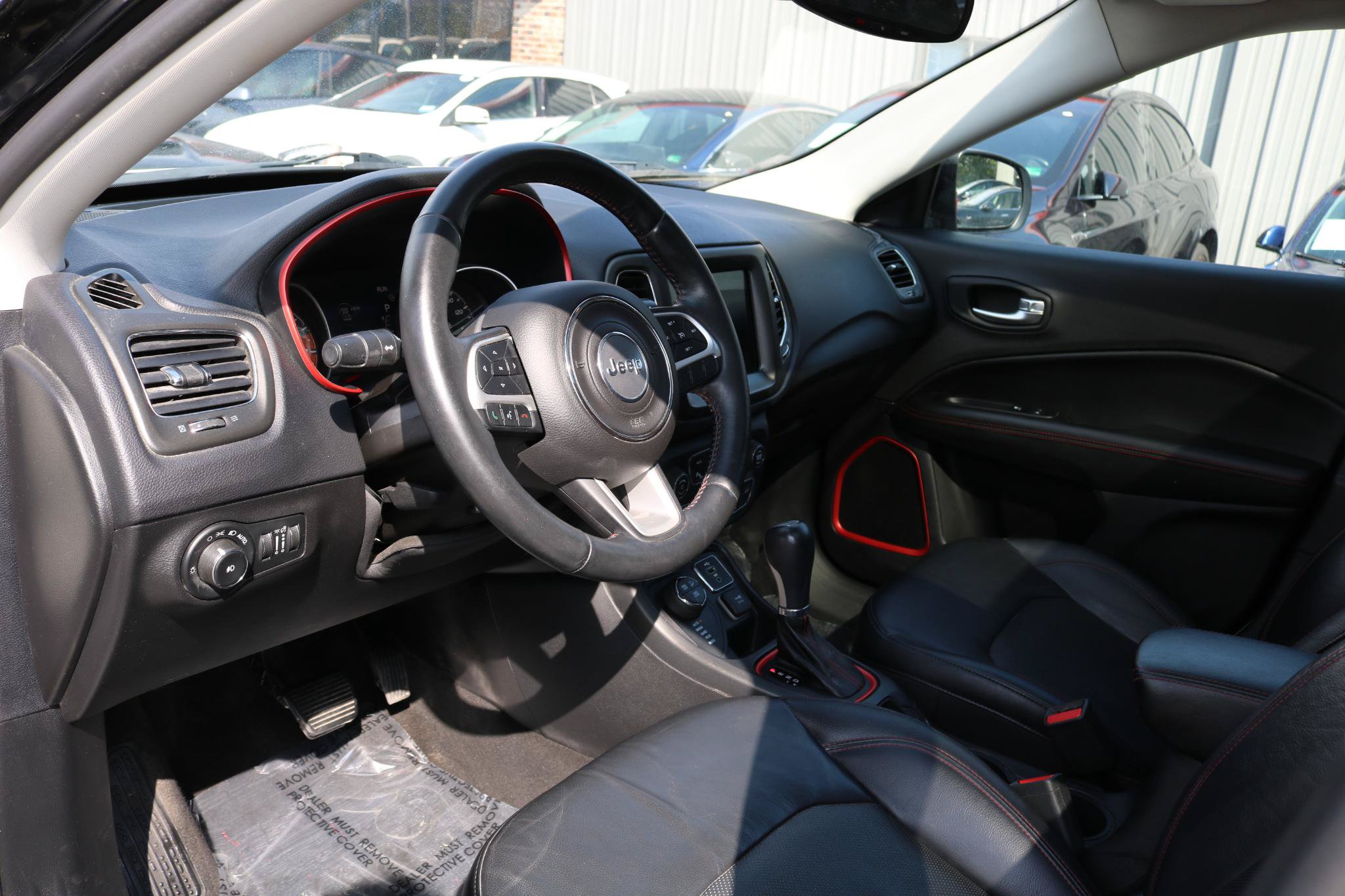 Used 2017 Jeep Compass Trailhawk w/ Leather Interior Group AWD/4WD image 16