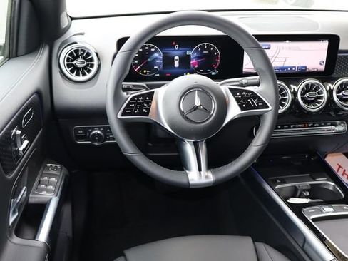 Used 2025 Mercedes-Benz GLB 250 image 5