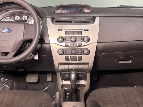Used 2010 Ford Focus SE image 15