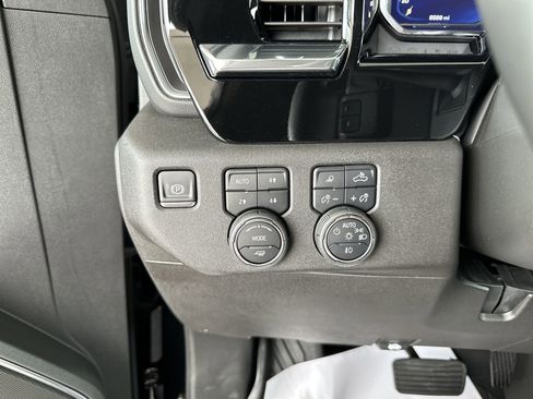 Used 2025 Chevrolet Silverado 1500 RST w/ Z71 Off-Road Package AWD/4WD image 18