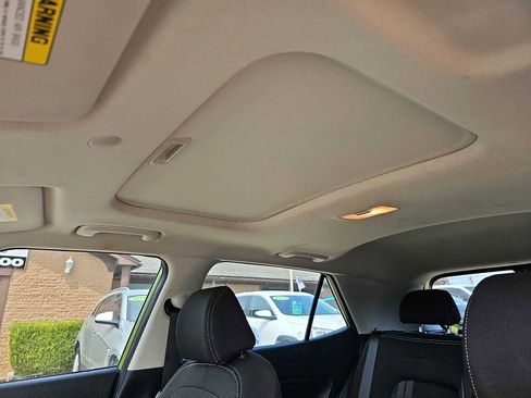 Used 2023 Hyundai Venue SEL image 34