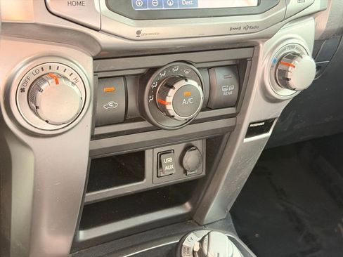 Used 2018 Toyota 4Runner SR5 Premium AWD/4WD image 33