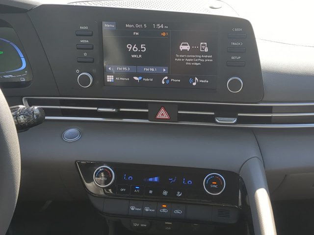 Used 2025 Hyundai Elantra Hybrid FWD image 16