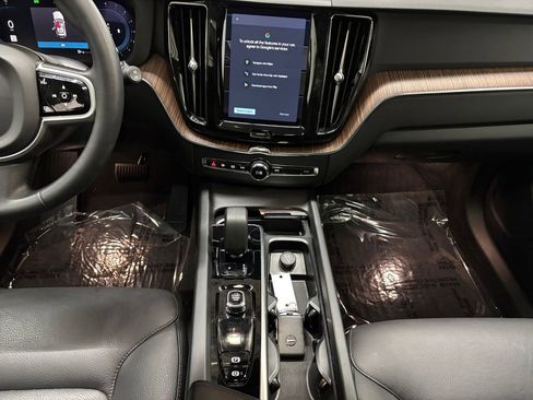 Certified 2023 Volvo XC60 B5 Plus w/ Climate Package image 23