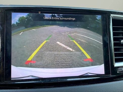 Used 2024 Chrysler Pacifica Touring-L FWD image 12