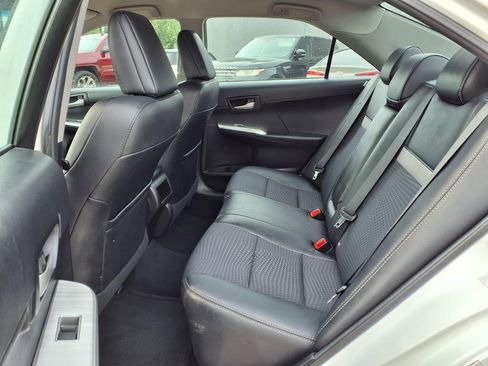 Used 2014 Toyota Camry SE FWD image 11