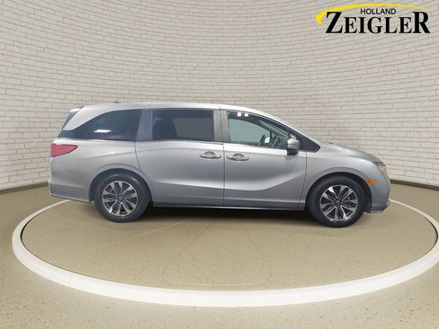 Used 2023 Honda Odyssey EX-L image 4