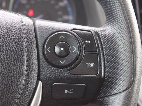 Used 2018 Toyota RAV4 LE image 27