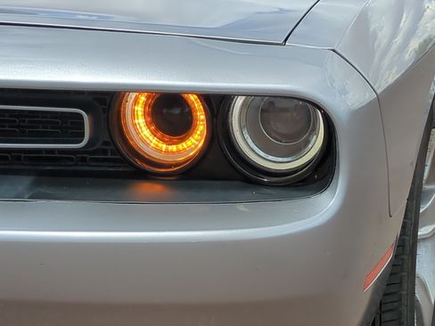 Used 2016 Dodge Challenger SXT RWD image 9