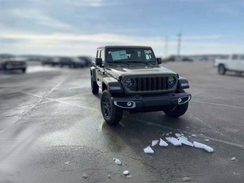 New 2026 Jeep Gladiator Sport image 17