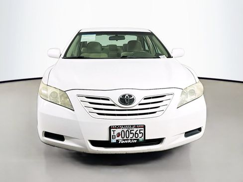 Used 2009 Toyota Camry LE FWD image 2