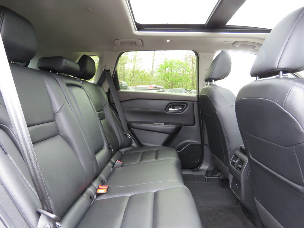 Used 2023 Nissan Rogue SL AWD/4WD image 16