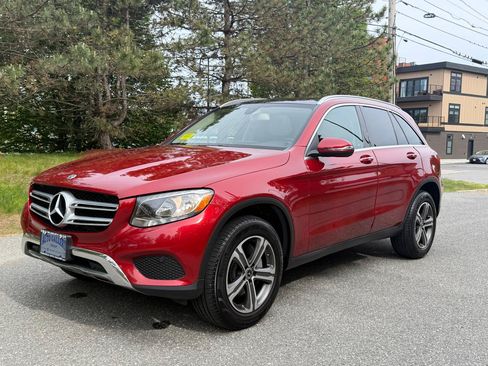 Used 2018 Mercedes-Benz GLC 300 4MATIC image 3