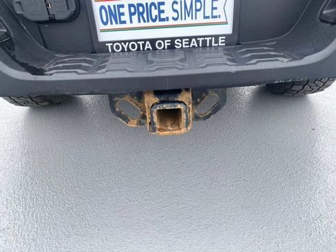 Used 2017 Toyota Tacoma TRD Off-Road AWD/4WD image 9