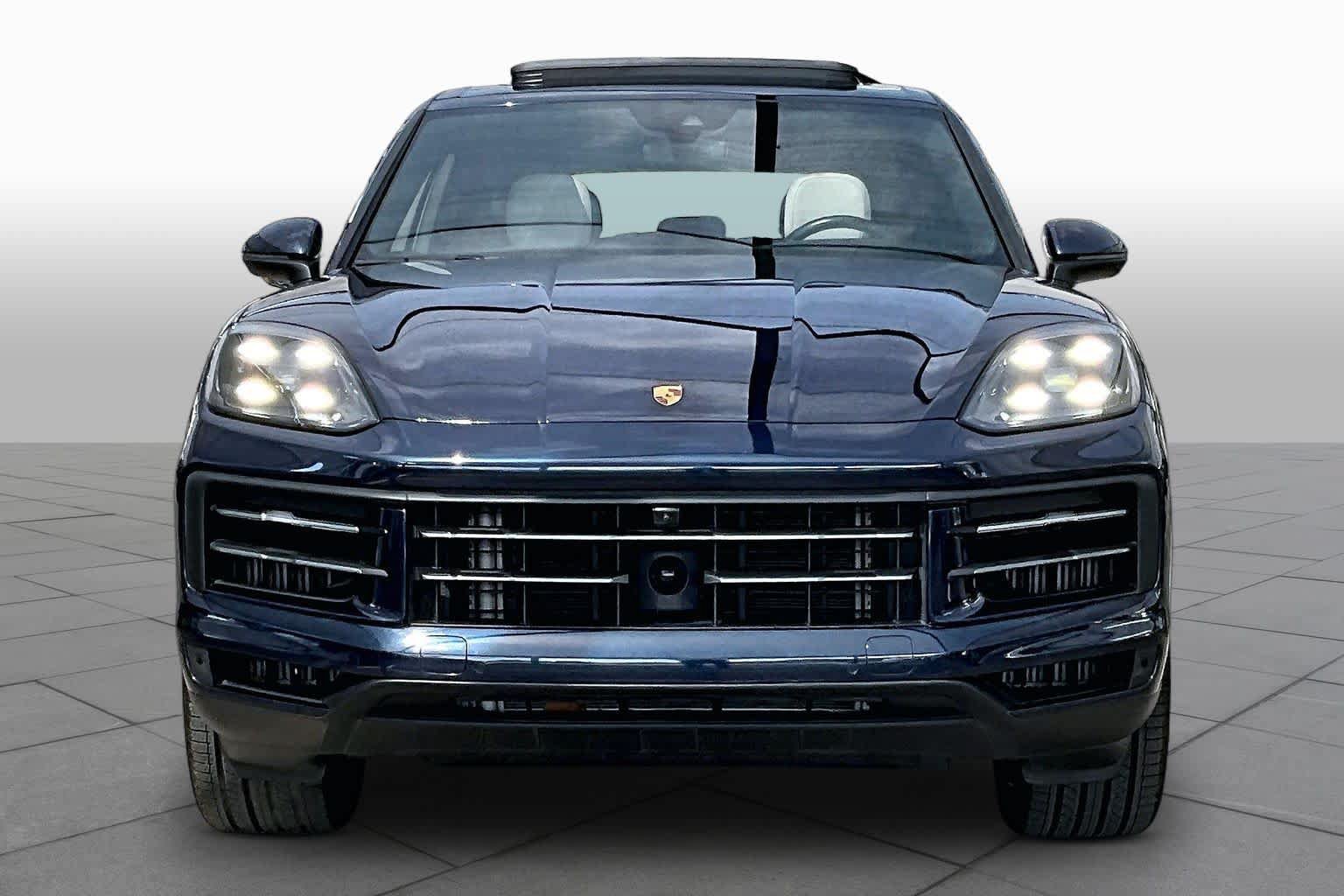 Used 2024 Porsche Cayenne AWD/4WD image 4