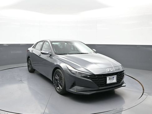 Certified 2023 Hyundai Elantra SEL FWD image 3