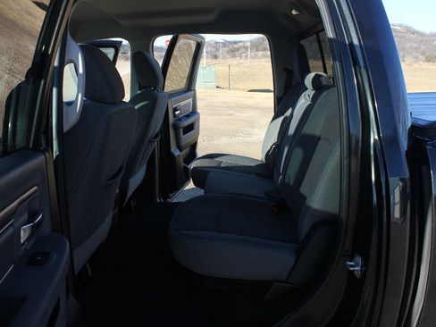 Used 2018 RAM 1500 Classic SLT image 43