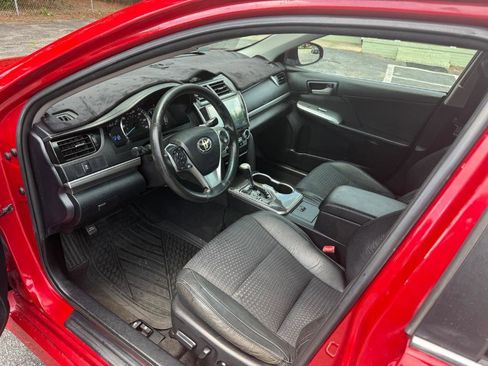 Used 2014 Toyota Camry SE FWD image 9