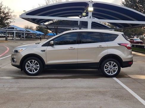 Used 2017 Ford Escape SE image 12
