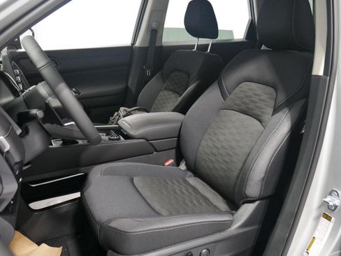 New 2025 Nissan Pathfinder SV w/ Black Appearance Package image 10