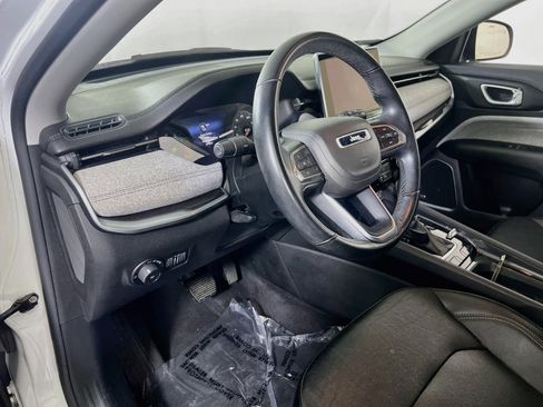 Used 2022 Jeep Compass Latitude w/ Sun and Sound Group AWD/4WD image 9