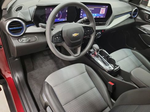 Used 2025 Chevrolet Trax LT image 18