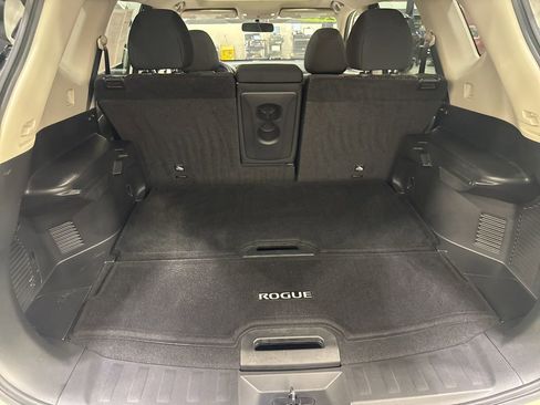 Used 2018 Nissan Rogue SV w/ Sun & Sound Touring Package image 24