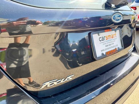 Used 2015 Ford Focus Titanium FWD image 11