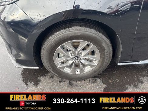 Used 2025 Toyota Sienna XLE image 57