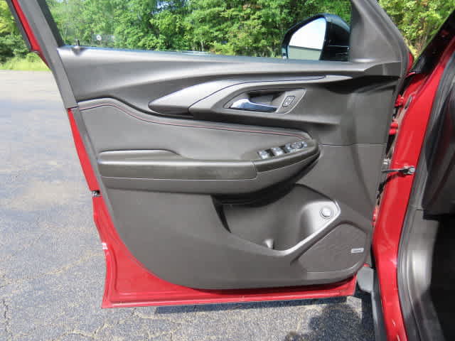 Used 2022 Chevrolet TrailBlazer RS w/ Sun and Liftgate Package FWD image 17
