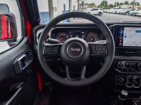 Used 2024 Jeep Gladiator Sport AWD/4WD image 20