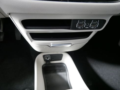 Used 2023 Chrysler Pacifica Touring-L FWD image 29