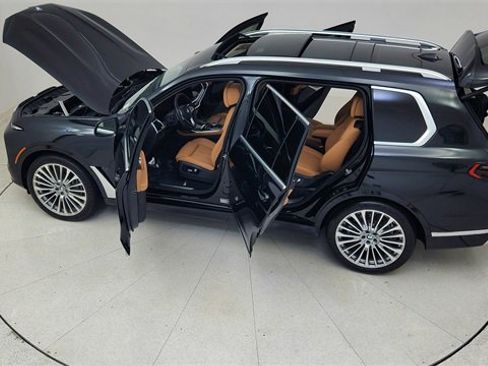 Used 2025 BMW X7 xDrive40i w/ Executive Package image 90