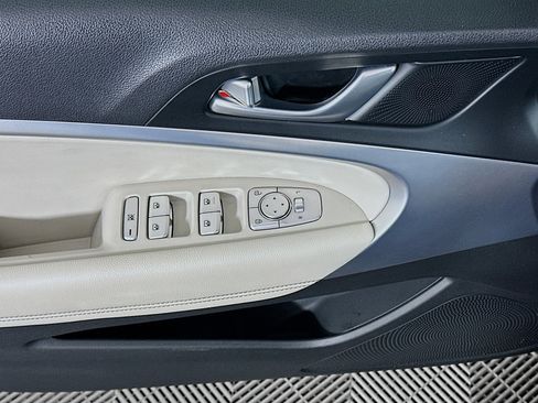 Used 2024 Genesis G70 2.5T image 15