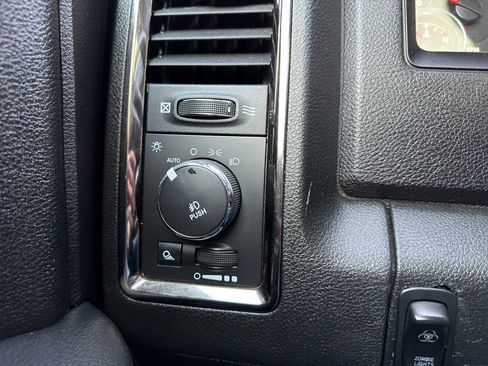 Used 2014 RAM 1500 Sport w/ Convenience Group image 28