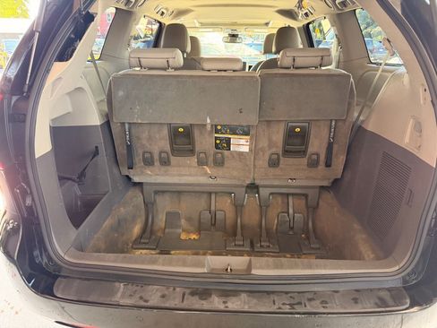 Used 2018 Toyota Sienna XLE w/ XLE Navigation Package FWD image 14