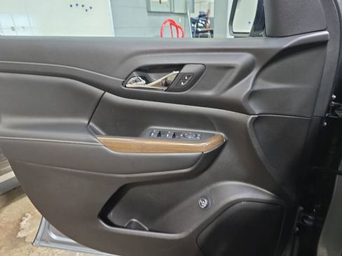 Used 2023 GMC Acadia SLE w/ Driver Convenience Package image 30