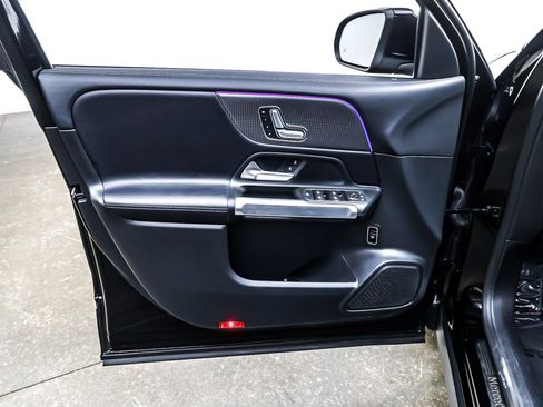 Used 2021 Mercedes-Benz GLB 250 image 21