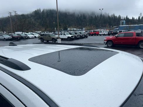 Used 2020 Jeep Grand Cherokee Limited X image 15