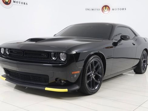 Used 2022 Dodge Challenger R/T w/ Blacktop Package image 5