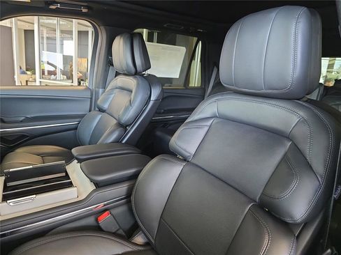 New 2026 Lincoln Navigator Reserve image 18